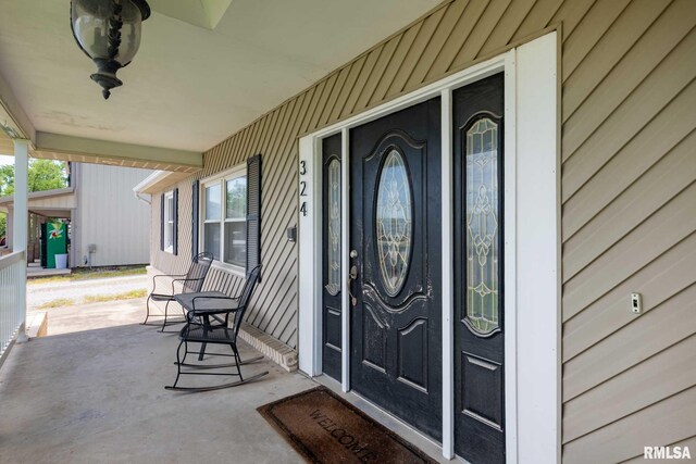 324 N Broadway, Goreville, IL 62939 - entrance to property with covered porch