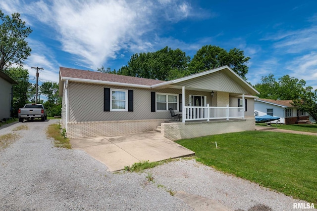 324 N Broadway, Goreville, IL 62939 - single story home featuring a porch and a front yard