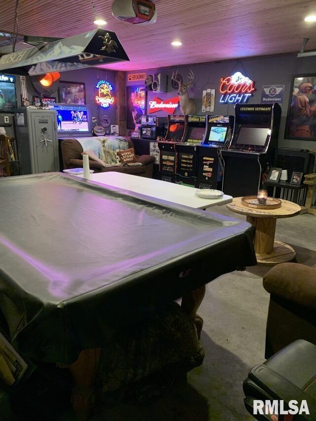 324 N Broadway, Goreville, IL 62939 - playroom featuring carpet floors and a community bar
