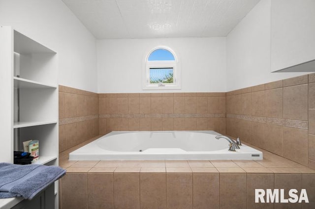824 S State St, Geneseo, IL 61254 - bathroom with a bath