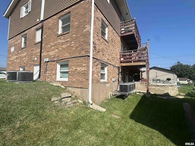 2705 N Lincoln Ave, Davenport, IA 52804 - view of home's exterior with brick siding, central AC, and a lawn