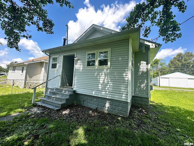 2213 Locust St, Eldorado, IL 62930 - back of house with entry steps