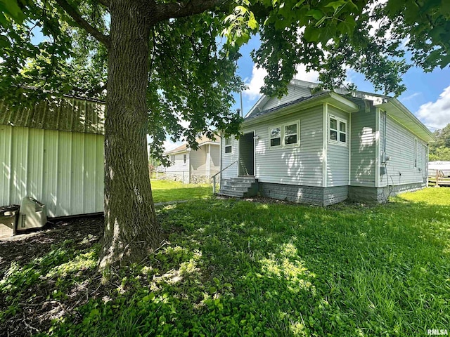 2213 Locust St, Eldorado, IL 62930 - back of house featuring entry steps and a lawn