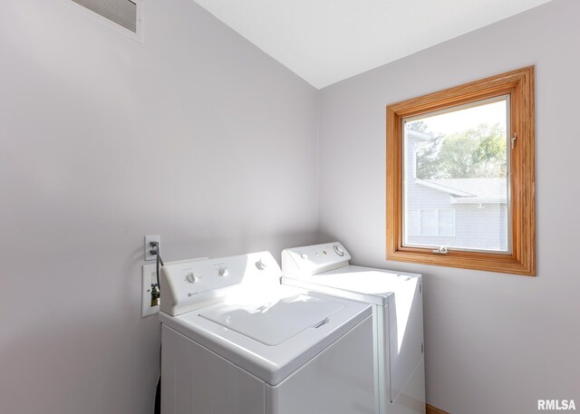 10 Lighthouse Ln Unit 10, Hampton, IL 61256 - laundry room featuring washer and dryer