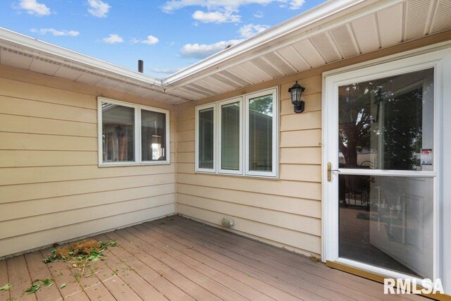 5117 Woodland Ave, Davenport, IA 52807 - view of deck
