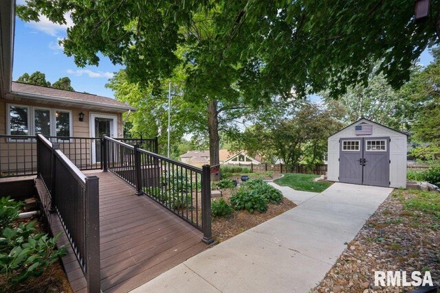 5117 Woodland Ave, Davenport, IA 52807 - view of deck