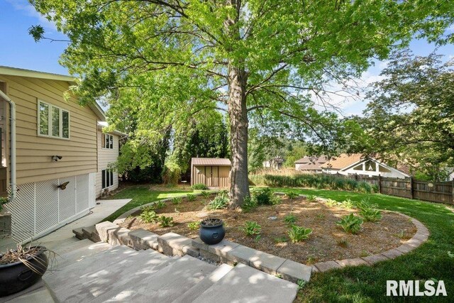 5117 Woodland Ave, Davenport, IA 52807 - view of yard
