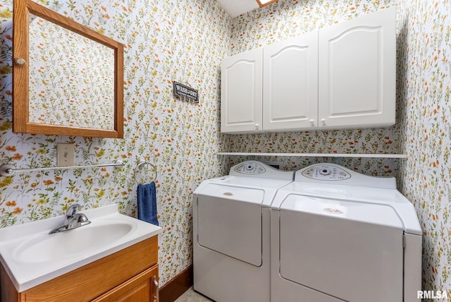 2707 Grand Ave, Davenport, IA 52803 - laundry area featuring wallpapered walls, cabinet space, and separate washer and dryer