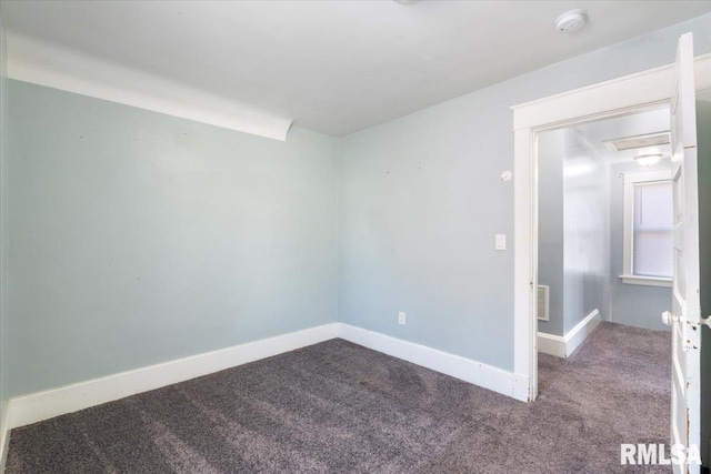 1720 Davie St, Davenport, IA 52804 - carpeted empty room with baseboards and a smoke detector