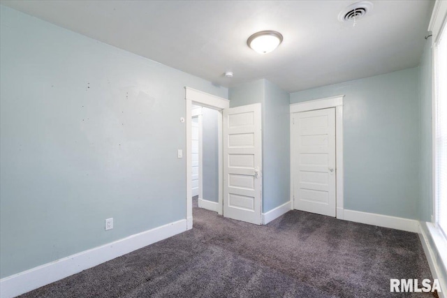 1720 Davie St, Davenport, IA 52804 - unfurnished bedroom featuring carpet floors, baseboards, and a closet