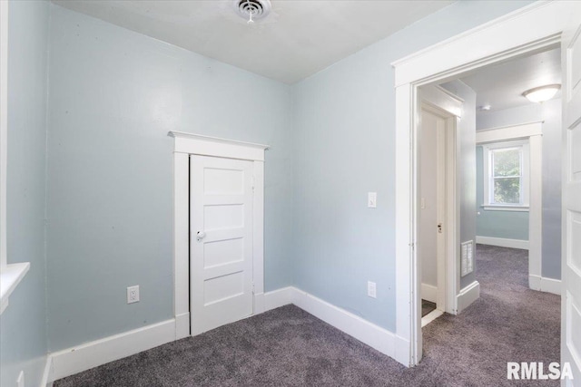 1720 Davie St, Davenport, IA 52804 - unfurnished bedroom with carpet floors and baseboards
