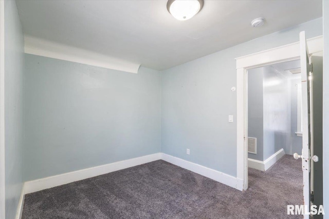 1720 Davie St, Davenport, IA 52804 - unfurnished room with dark colored carpet, baseboards, and a smoke detector