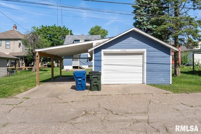 1720 Davie St, Davenport, IA 52804 - garage featuring a detached garage and driveway