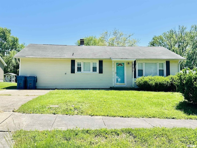 107 E Vermont St, Cambria, IL 62918 - single story home featuring a chimney and a front lawn