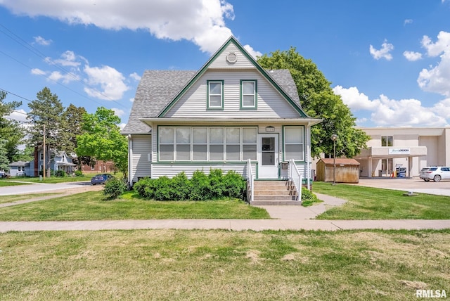 110 NW 3rd Ave, Aledo, IL 61231 - view of front facade featuring a front lawn and roof with shingles