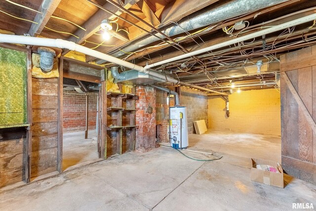 110 NW 3rd Ave, Aledo, IL 61231 - unfinished basement with gas water heater