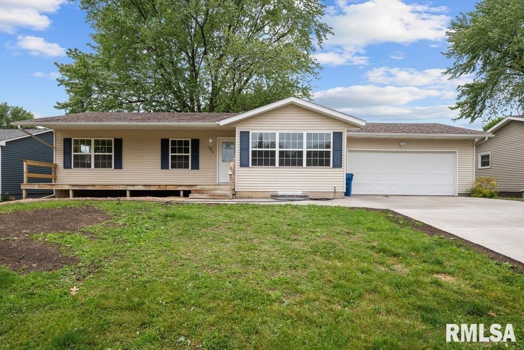 504 N 5th Pl, Eldridge, IA 52748 - single story home with concrete driveway, a garage, and a front yard