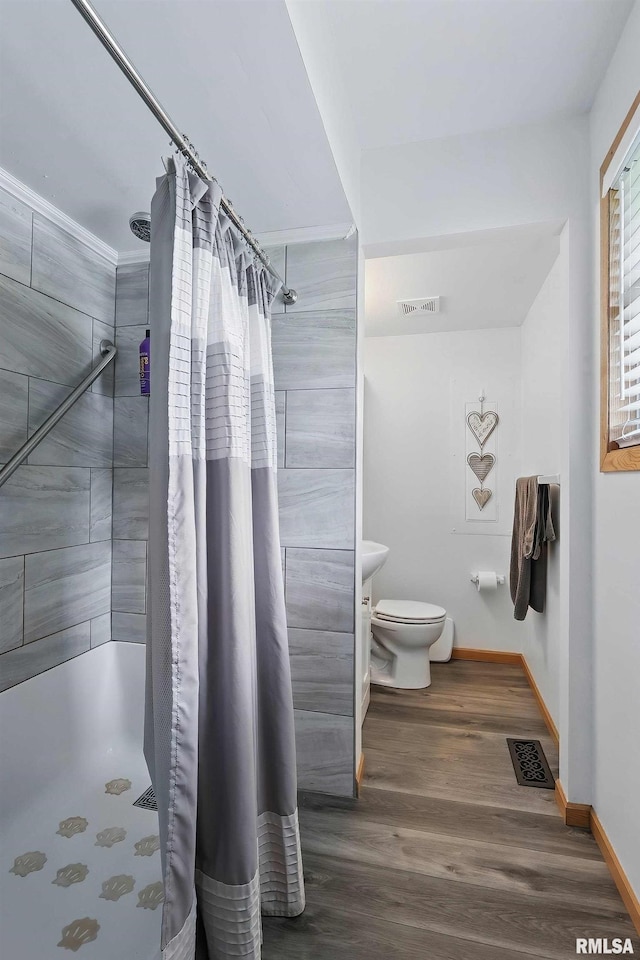 21704 283rd Ave, Le Claire, IA 52753 - full bathroom featuring baseboards, a shower stall, toilet, and wood finished floors