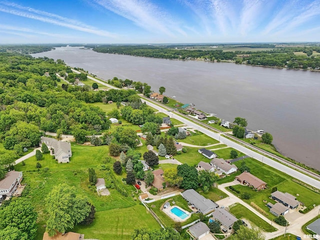 21704 283rd Ave, Le Claire, IA 52753 - aerial view of property and surrounding area with a large body of water