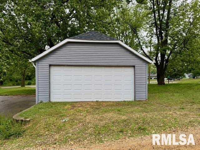 1203 13th Ave S, Clinton, IA 52732 - view of detached garage