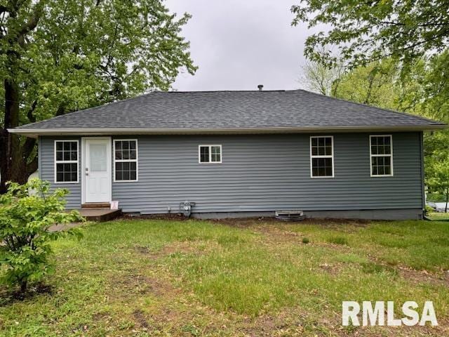 1203 13th Ave S, Clinton, IA 52732 - rear view of property featuring a lawn
