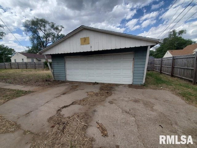 2327 7th St, Rock Island, IL 61201 - view of detached garage
