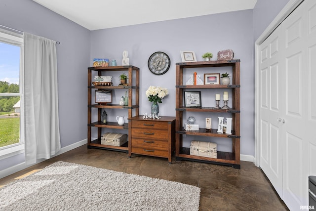 1335 N Utah Ave, Davenport, IA 52804 - home office featuring baseboards