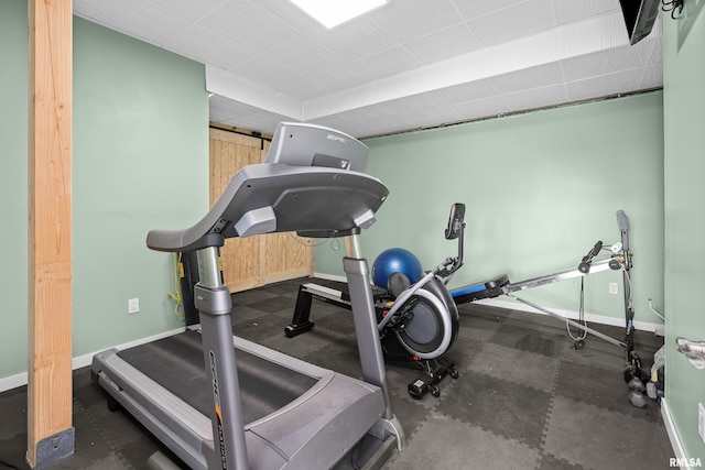 1335 N Utah Ave, Davenport, IA 52804 - workout area with baseboards