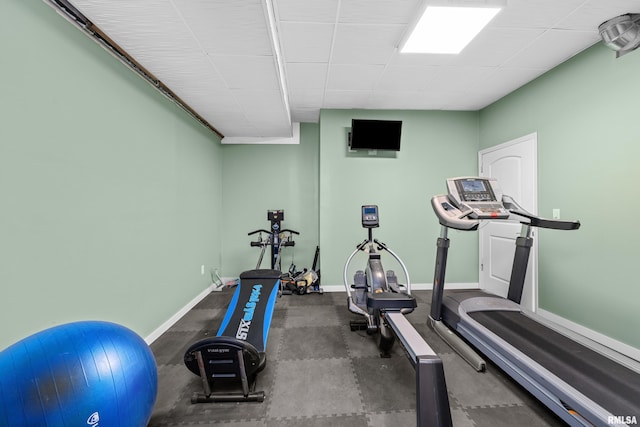 1335 N Utah Ave, Davenport, IA 52804 - workout area featuring baseboards