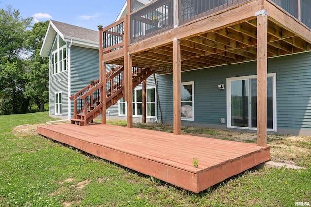 1335 N Utah Ave, Davenport, IA 52804 - deck with a lawn