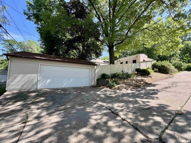 3752 12th St, Rock Island, IL 61201 - view of detached garage