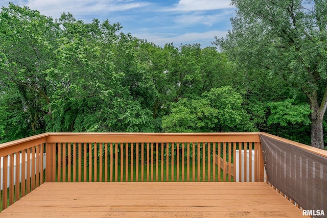 6939 Cresthill Dr, Davenport, IA 52806 - view of wooden terrace