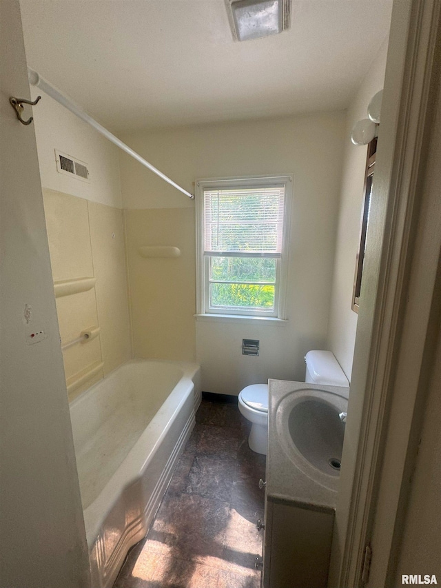 1515 Lazy Ln, Clinton, IA 52732 - full bath featuring toilet, vanity, and shower / bathtub combination