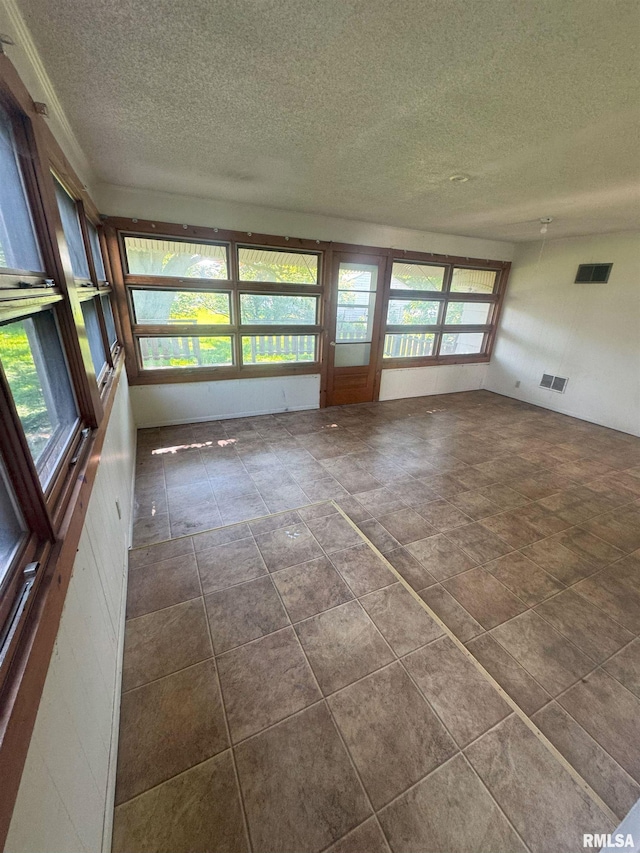 1515 Lazy Ln, Clinton, IA 52732 - view of unfurnished sunroom