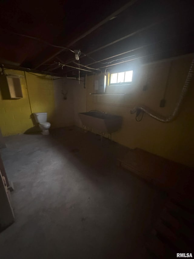 1515 Lazy Ln, Clinton, IA 52732 - below grade area featuring a sink