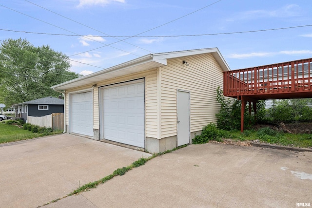 1206 10th Ave N, Clinton, IA 52732 - view of detached garage