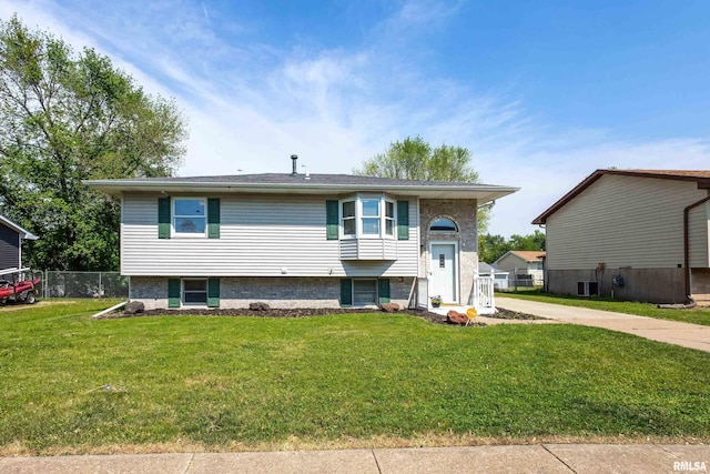 1413 N Pioneer St, Davenport, IA 52804 - view of raised ranch