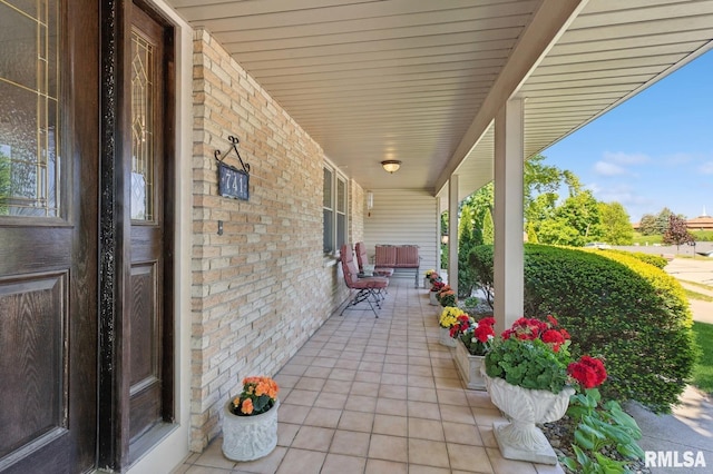 741 12th Ave N, Clinton, IA 52732 - view of porch