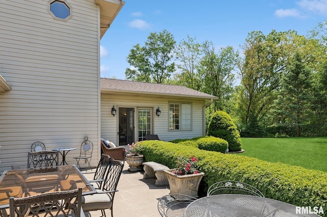 741 12th Ave N, Clinton, IA 52732 - view of patio / terrace