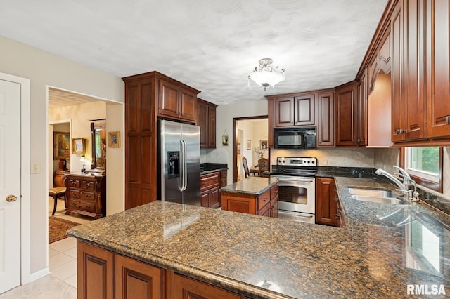 741 12th Ave N, Clinton, IA 52732 - kitchen with appliances with stainless steel finishes, a sink, a peninsula, and backsplash