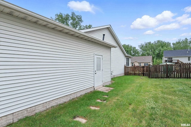 6732 Brookview Ln, Davenport, IA 52806 - view of yard