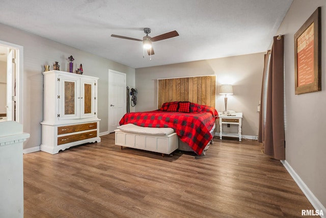 1816 Calico Rd, Marion, IL 62959 - bedroom featuring wood finished floors, baseboards, and ceiling fan