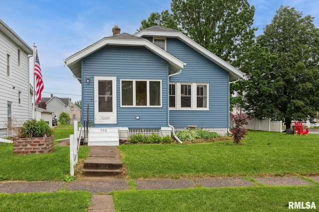 506 18th Ave, Moline, IL 61265 - bungalow featuring a front yard