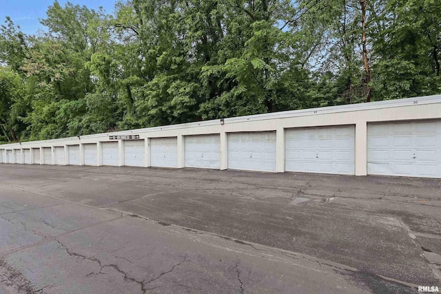 1104 Kimberly Rd Unit 1006, Bettendorf, IA 52722 - view of garage