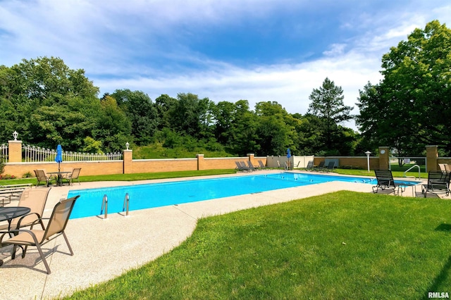 1104 Kimberly Rd Unit 1006, Bettendorf, IA 52722 - community pool with a patio