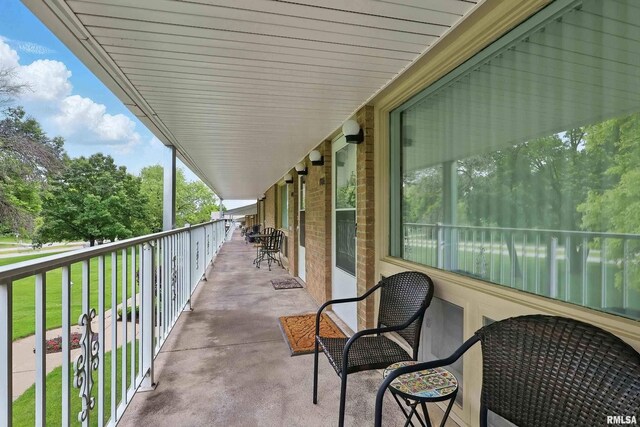 1104 Kimberly Rd Unit 1006, Bettendorf, IA 52722 - view of balcony