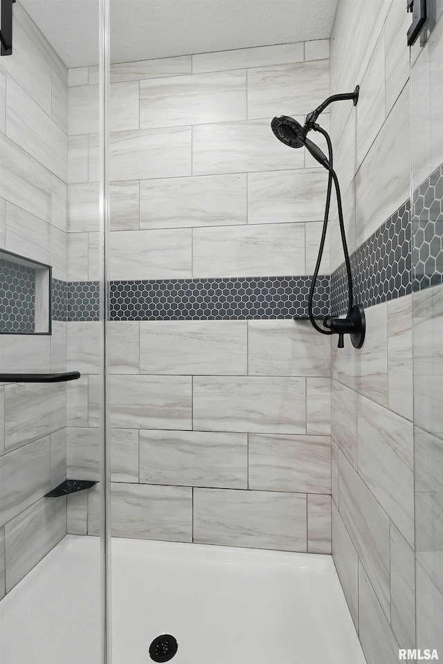 1327 Heights Ct, Bettendorf, IA 52803 - bathroom featuring tiled shower