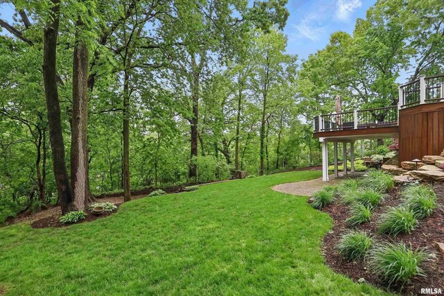 923 22nd St, Moline, IL 61265 - view of grassy yard with a deck