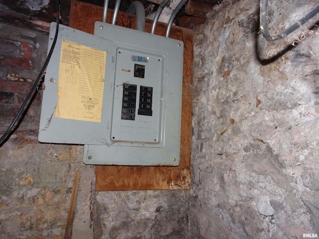 1916 E 13th St, Davenport, IA 52803 - utilities featuring electric panel
