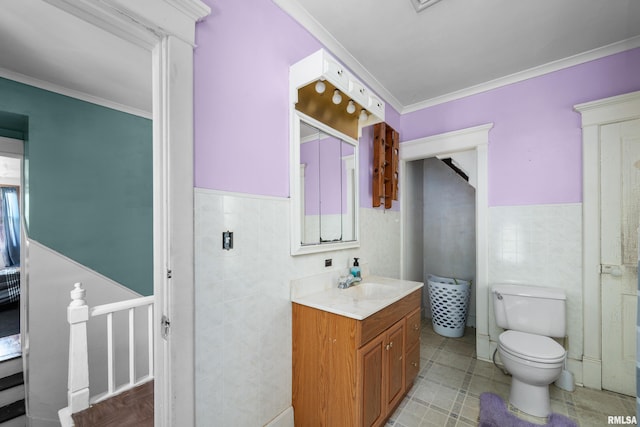 503 SW 4th Ave, Galva, IL 61434 - bathroom featuring tile walls, a wainscoted wall, vanity, toilet, and crown molding